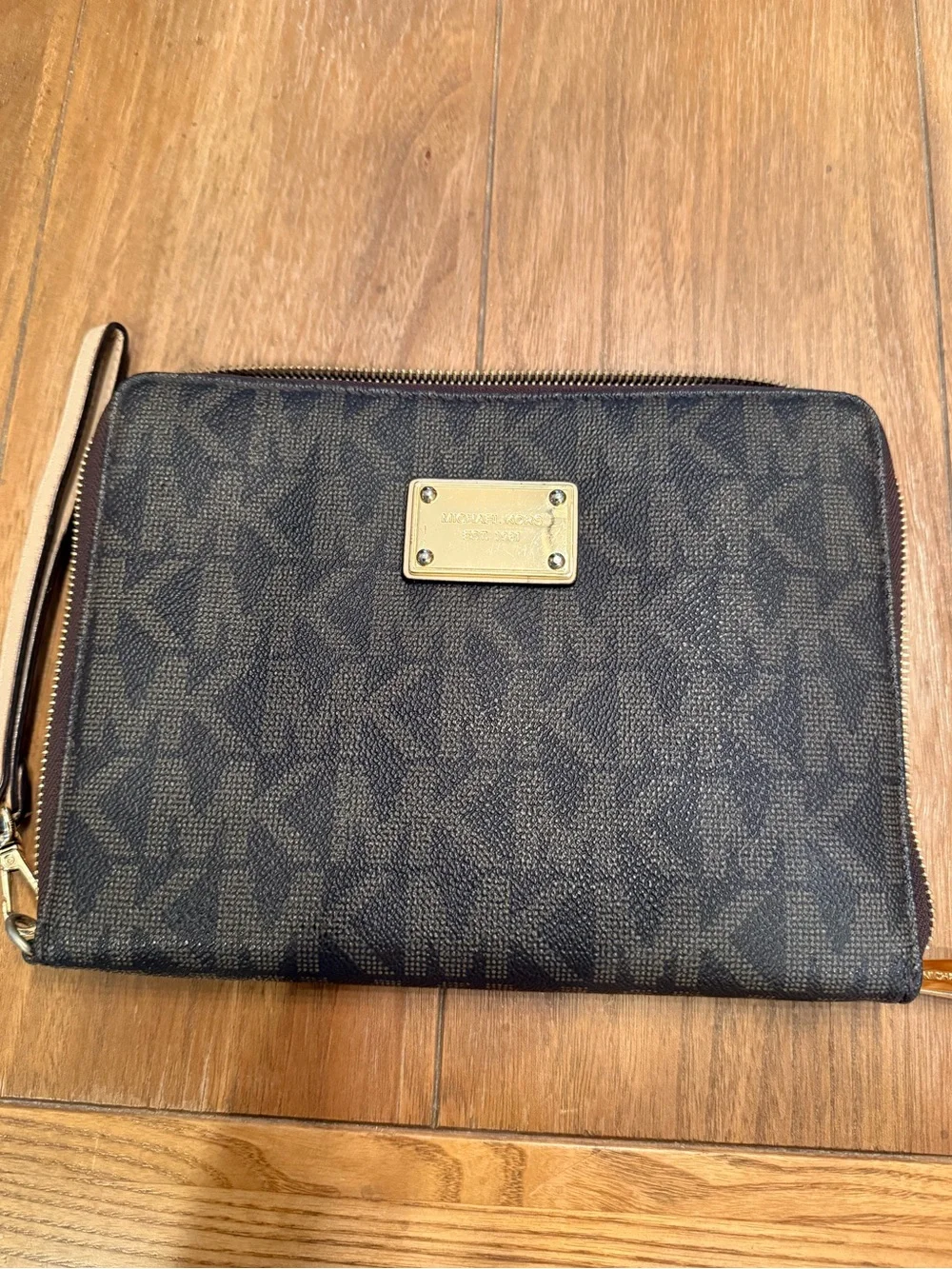 Michael Michael Kors Signature Multifunction Case for iPad/Tablet